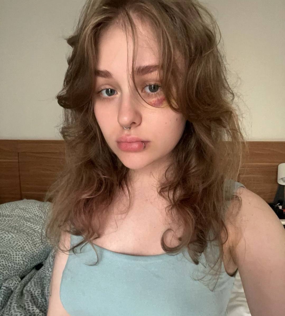 1079x1199